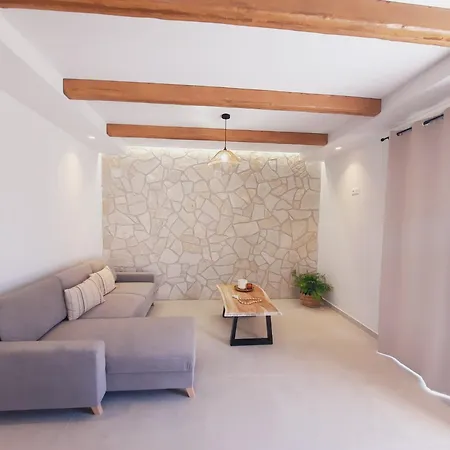 Elaia Apartamento *